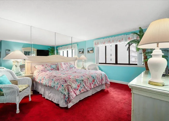3 Bed/2 Bath Direct Ocean Front Capri With Indoor Pool! Holiday home *
