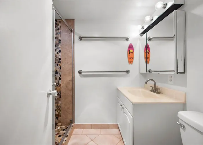 3 Bed/2 Bath Direct Ocean Front Capri With Indoor Pool! *