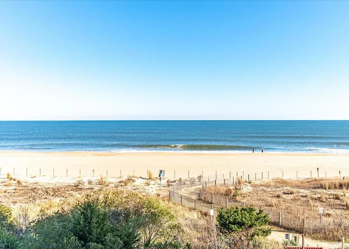 3 Bed/2 Bath Direct Ocean Front Capri With Indoor Pool! Holiday home
