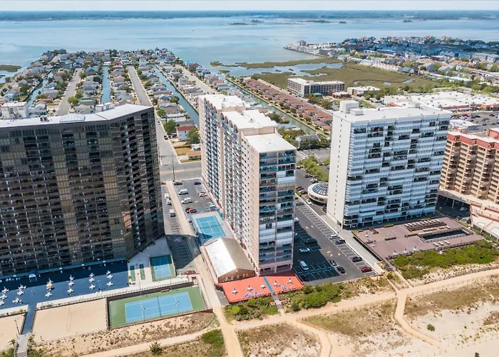 3 Bed/2 Bath Direct Ocean Front Capri With Indoor Pool! Ocean City